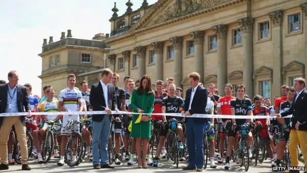 Catherine, Princess of Wales cutting ribbon